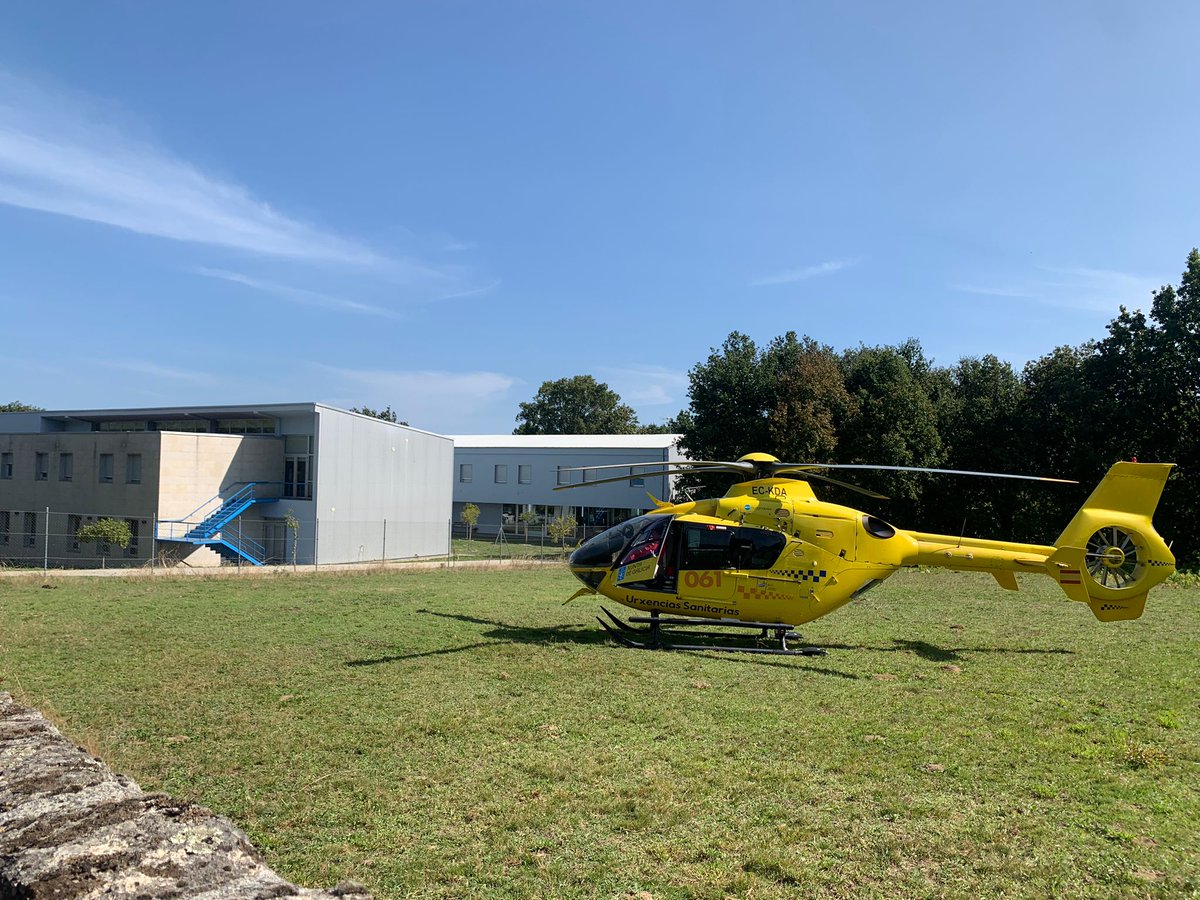 PC_ParadadeSil's tweet photo. Solicitados polo @112Galicia 🆘 no día de hoxe para prestar apoio ao #helicópteromedicalizado 🚁 H-4 con base en #Ourense no xeriátrico #LucesdoSil

#HEMS
#proteccioncivil https://t.co/yNbRBB7UyR