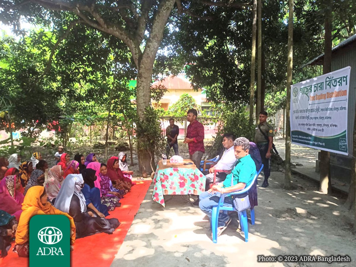 adrabangladesh's tweet photo. ADRA Bangladesh distributes saplings of various medicinal and fruit plants among the 1000 CBO beneficiaries through its Community Empowerment Project (CEP), Manikganj.

#ADRA #ADRABangladesh #ADRASweden #ADRASverige #SaplingDistribution #ClimateChange #Ecosystem #CEPManikganj https://t.co/58NIeHvpVo
