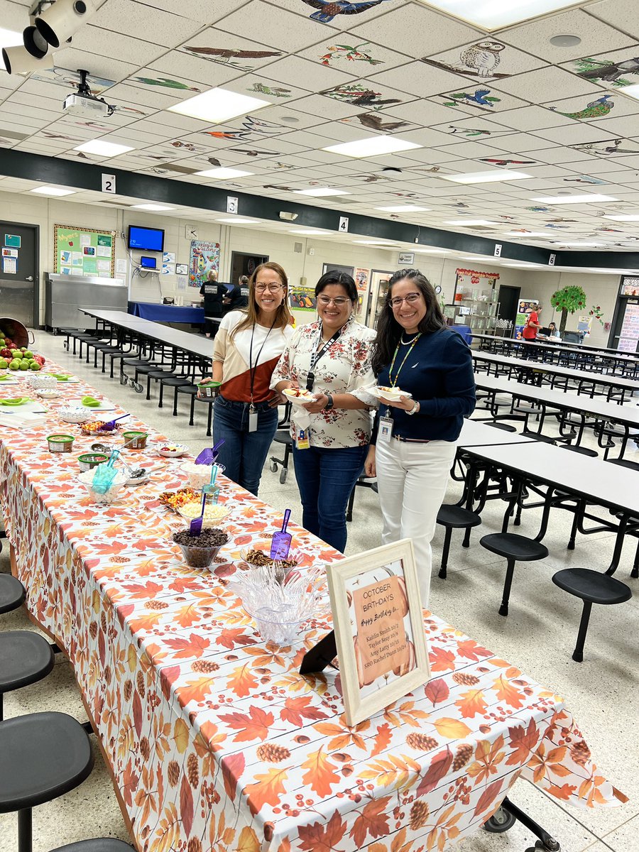 myerselementary's tweet photo. Itโs fall yโall! Our teachers enjoyed a yummy apple treat yesterday. #welovefall๐๐ https://t.co/NwGMCMat0D