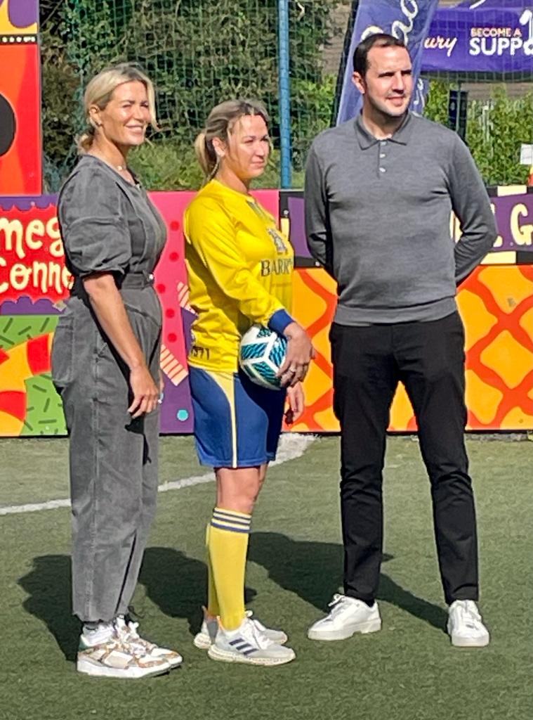 DouglasHall1971's tweet photo. Big Thank you to @CadburyIreland & @FAIreland for making yesterday a special day for our Club. Everyone enjoyed the occasion. Thanks to Emma Byrne & John O Shea for taking the time to visit.
@christkingss @CorksRedFM @barrysofdouglas https://t.co/nu4Mr8dYpq
