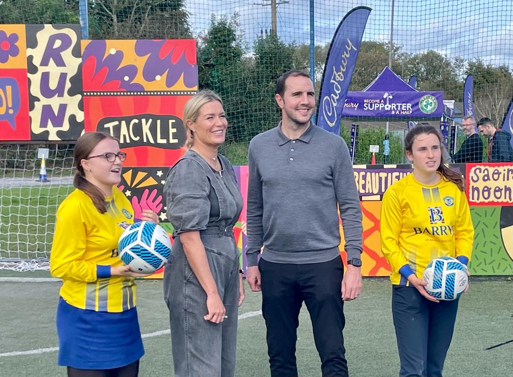 DouglasHall1971's tweet photo. Big Thank you to @CadburyIreland & @FAIreland for making yesterday a special day for our Club. Everyone enjoyed the occasion. Thanks to Emma Byrne & John O Shea for taking the time to visit.
@christkingss @CorksRedFM @barrysofdouglas https://t.co/nu4Mr8dYpq