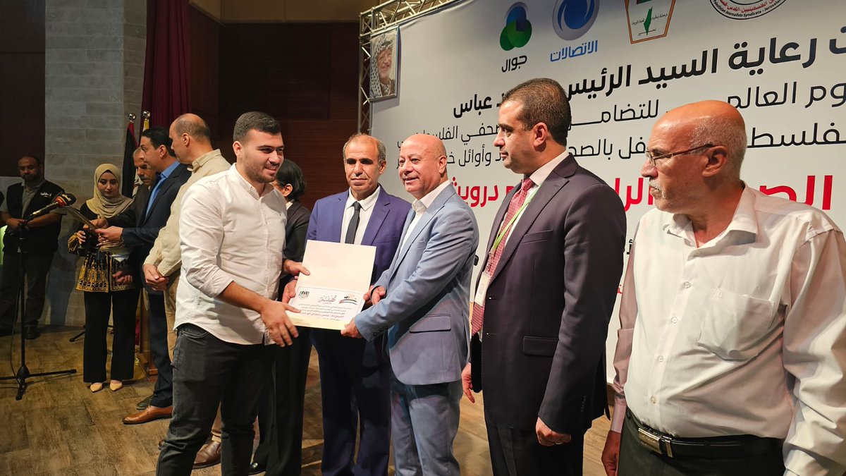 plord_ps's tweet photo. خلال احتفال نظمته النقابة بمناسبة يوم التضامن مع الصحفي الفلسطيني
ابو هولي : ندعو الى ورشة عمل مع النقابة والقطاع الخاص لحل قضايا الصحفيين وخريجي الاعلام
// التفاصيل // https://t.co/CIKHvPHRD3 https://t.co/DZu2YpkgzA