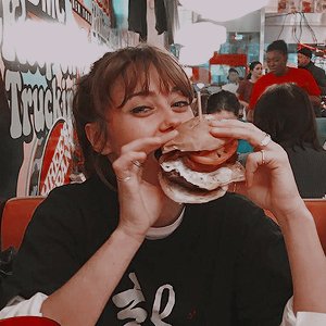 nctcmpetitive's tweet image. ㅤ

ㅤ            “  don't mind me, I'm just here
ㅤ                   watching chaos unfold. ”   ⛧ 

                     𝐍𝐎𝐑𝐀 𝐁𝐀𝐊𝐄𝐑. 25 años ; 
           monitora de natación ; ﹟ᴛᴡʟʀᴘ.

ㅤ