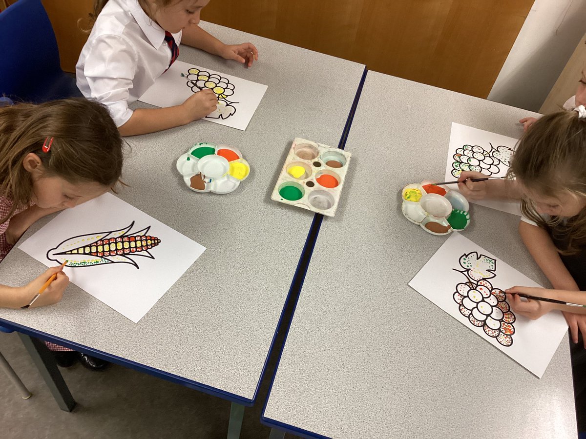 BollinPrim2G's tweet photo. Preparing for our harvest assembly 🍎🍏🎃🌽🍁 https://t.co/PneJL640k8