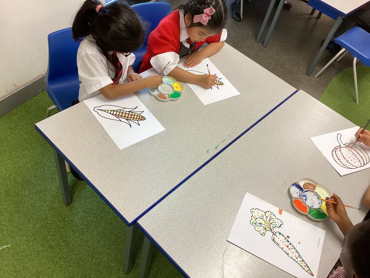 BollinPrim2G's tweet photo. Preparing for our harvest assembly 🍎🍏🎃🌽🍁 https://t.co/PneJL640k8