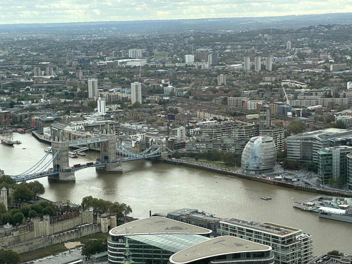se1's tweet photo. Looking towards @TowerBridge and More London from The LookOut at 8 Bishopsgate https://t.co/ydfgl0Yk2F