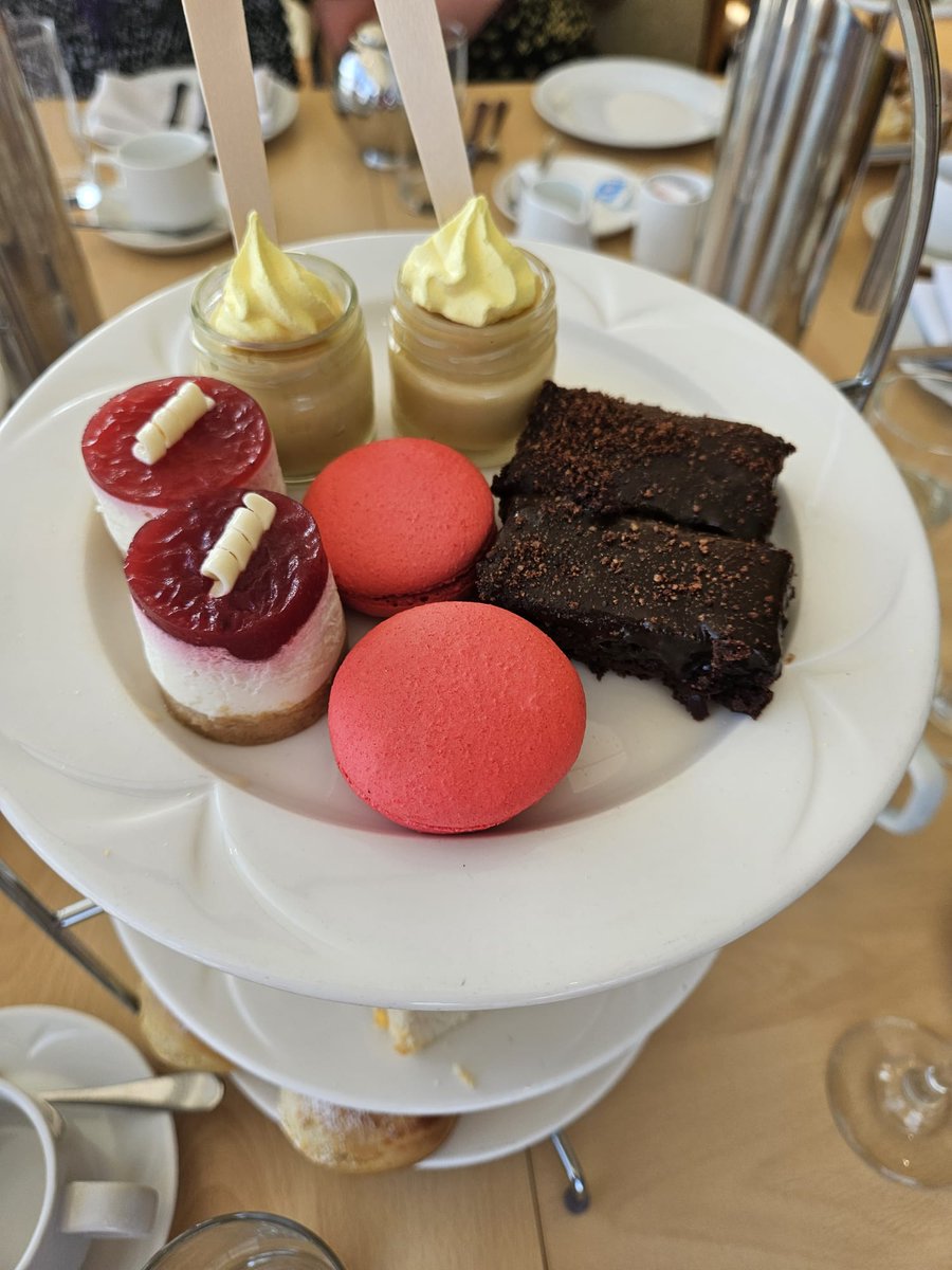 Ladies Lunch Clubs tweet media