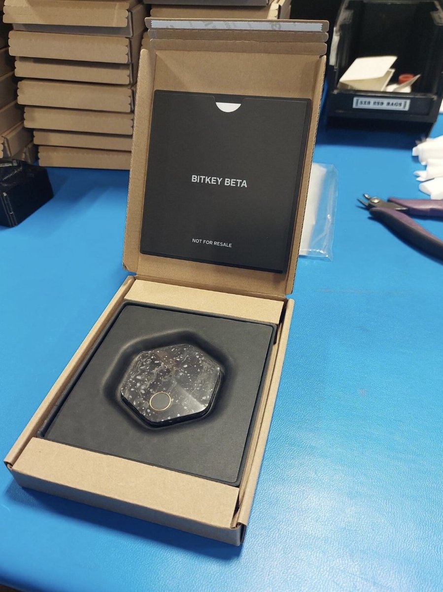 JUST IN: Jack Dorsey's Block is quietly shipping the first editions of its new #Bitcoin hardware wallet

One of the largest payments firms in the US promoting financial sovereignty and self custody 🔥