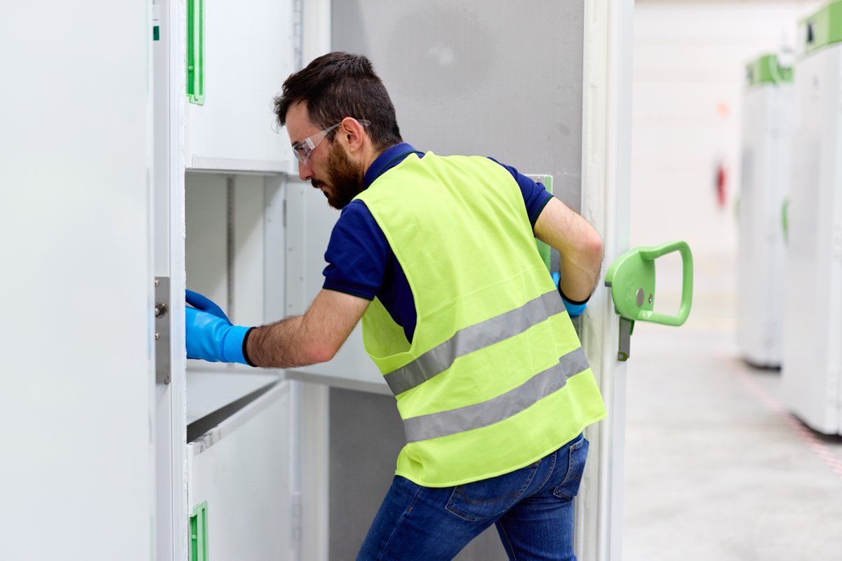 What should you consider when purchasing a ULT freezer for your research lab? .<a href="/VUBasicSciences/">Vanderbilt School of Medicine Basic Sciences</a> explores five key factors: temperature stability, energy efficiency, capacity, maintenance and cost-effectiveness. Check out the article for more details. 

go.biolifesolutions.com/l/103972/2023-…