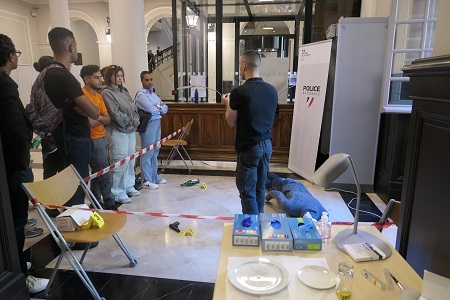 ppcaToulouse's tweet photo. NDD 2023 – Reconstitution d’une scène de crime : notre jeune public s’est initié à la recherche des éléments de preuve, notamment au travers du relevé d’empreintes, en participant à l’enquête aux côtés de la police technique et scientifique. https://t.co/81guKJ0bJv