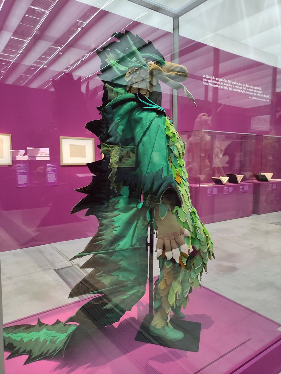 MuserAvec's tweet image. Toujours aussi étranges ces reflets dans les œuvres de l'exposition "animaux fantastiques" au @MuseeLouvreLens