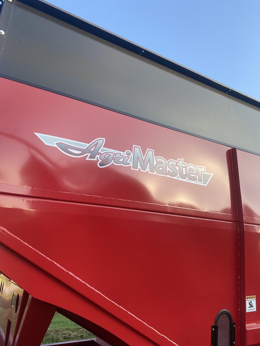 DeanPat57613010's tweet photo. #AgriMaster makes a pretty nice wagon.  

But the engineer lads got to the hopper latch on a Friday afternoon and just said 

“Bungee cord it ??     Let’s go for beers .” https://t.co/G7ScjJobgJ
