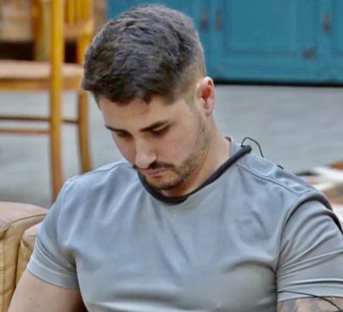 monni_tuiteira's tweet photo. LUCAS MERECE RESPEITO ✊🏽 
HOMOFOBIA É CRIME ❌
#AFazenda https://t.co/thCB6nrT5B