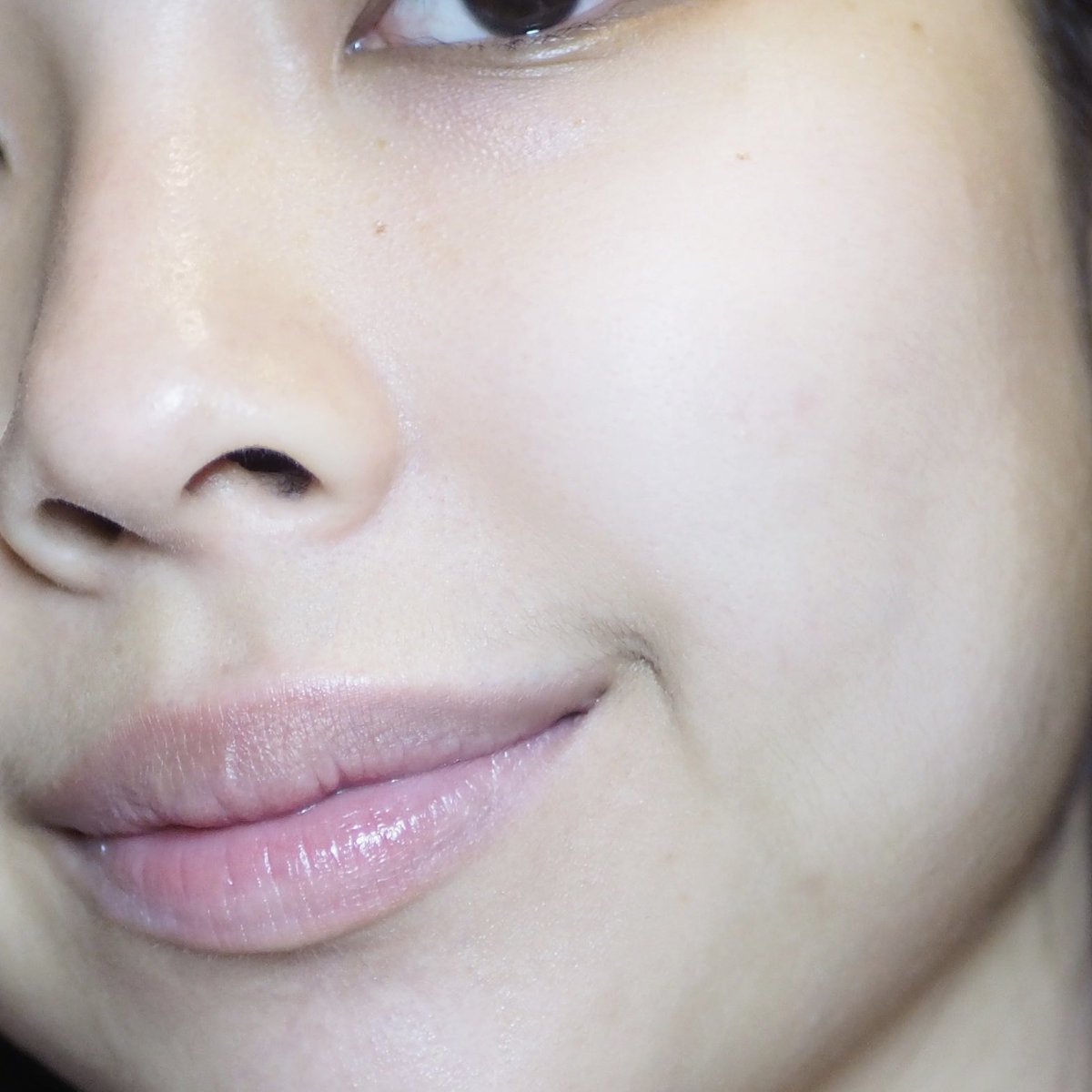 kypreview's tweet image. ผิวช่วงนี้แข็งแรง เรียบเนียนมากก ใช้คู่ Glow Up Set ของ #AXISY เหมาะกับคนเป็นสิว พวกสิวอักเสบ ใช้ตัวนี้แล้วยุบไวมาก นี่ชอบตัวหลอด Glow Serum มาก มันให้ความชุ่มชื้นผิวแล้วก็ลดพวกรอยด้วย👍🏻✨