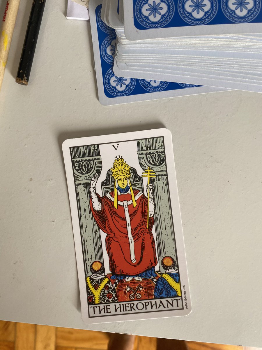 narsipereira's tweet photo. SEM SACANAGEM acabei de pedir licença pra tirar o tarot e perguntei "o fluminense vai passar de fase hoje?"

a carta que saiu.... https://t.co/rX5nsw1aYO