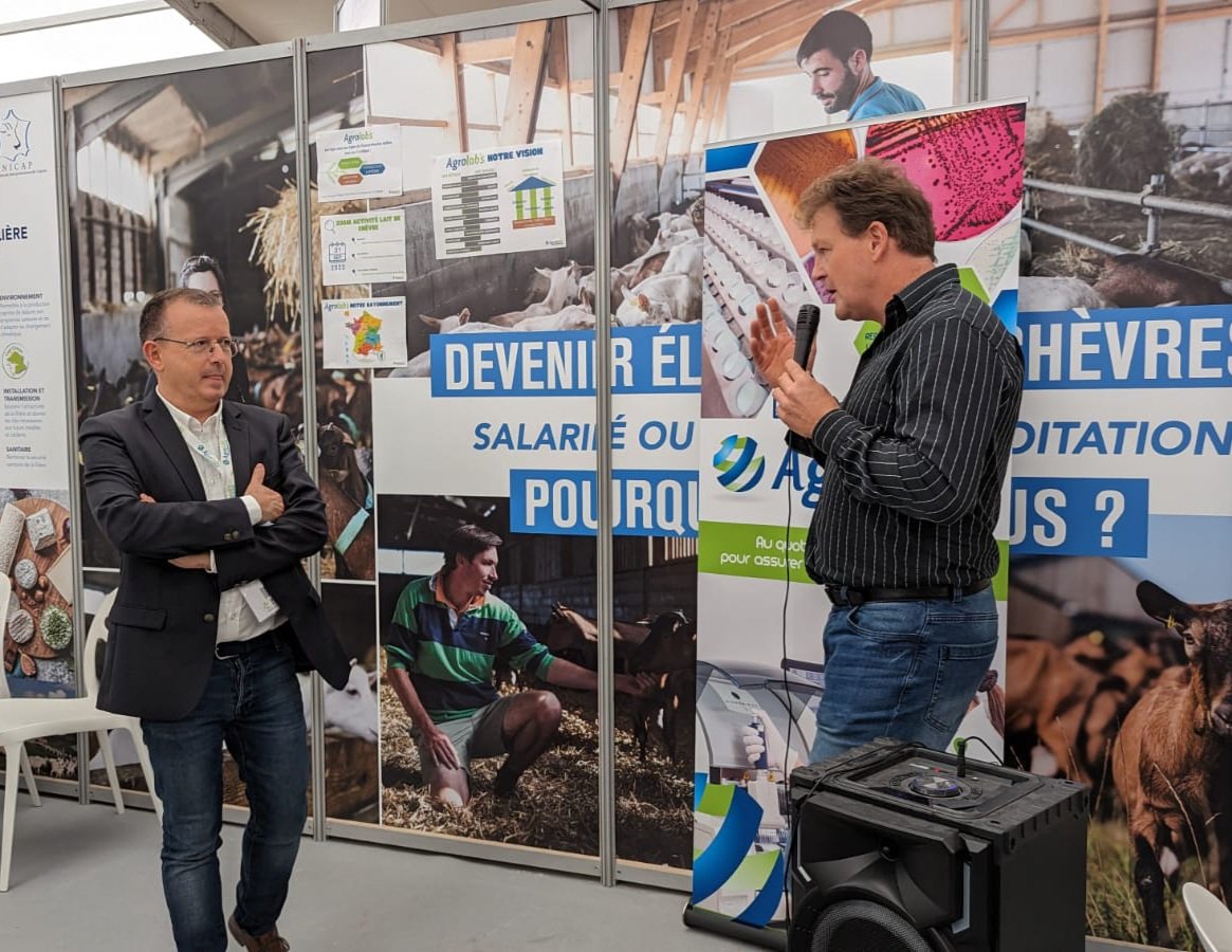anicapfr's tweet photo. [Mercredi 4 octobre] au @SommetElevage
➡️Échanges entre Agrolab's et les éleveurs caprins sur le stand de l'#ANICAP suivit d'un pot convivial 
➡️Temps fort #caprin sur le ring dans le Hall 5 pour présenter la filière avec un focus sur l'Occitanie et les races de chèvre https://t.co/AbAaTkWk8i