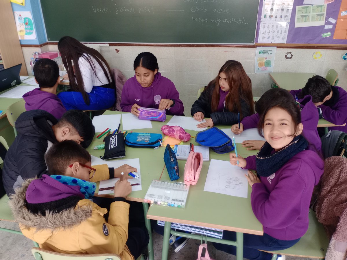 farmamundi's tweet photo. 👦🏾👧🏼300 alumnas y alumnos de #Andalucía forman parte de los proyectos #BuenVivir y #Verdea y Justi(cia) trabajando problemáticas globales y locales en #salud desde la comunicación transformadora.
👉🏽Puedes leer la noticia completa aquí: https://t.co/gw2pZeJpRw https://t.co/HviHC3x9TD