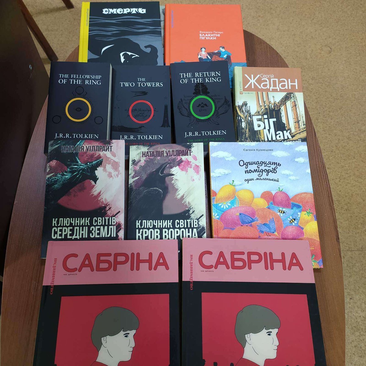 supportizyumlib's tweet photo. Величезна подяка @lesia_che за стільки чудових дарів для бібліотеки! 📚😍 https://t.co/XpKwGJzdzH