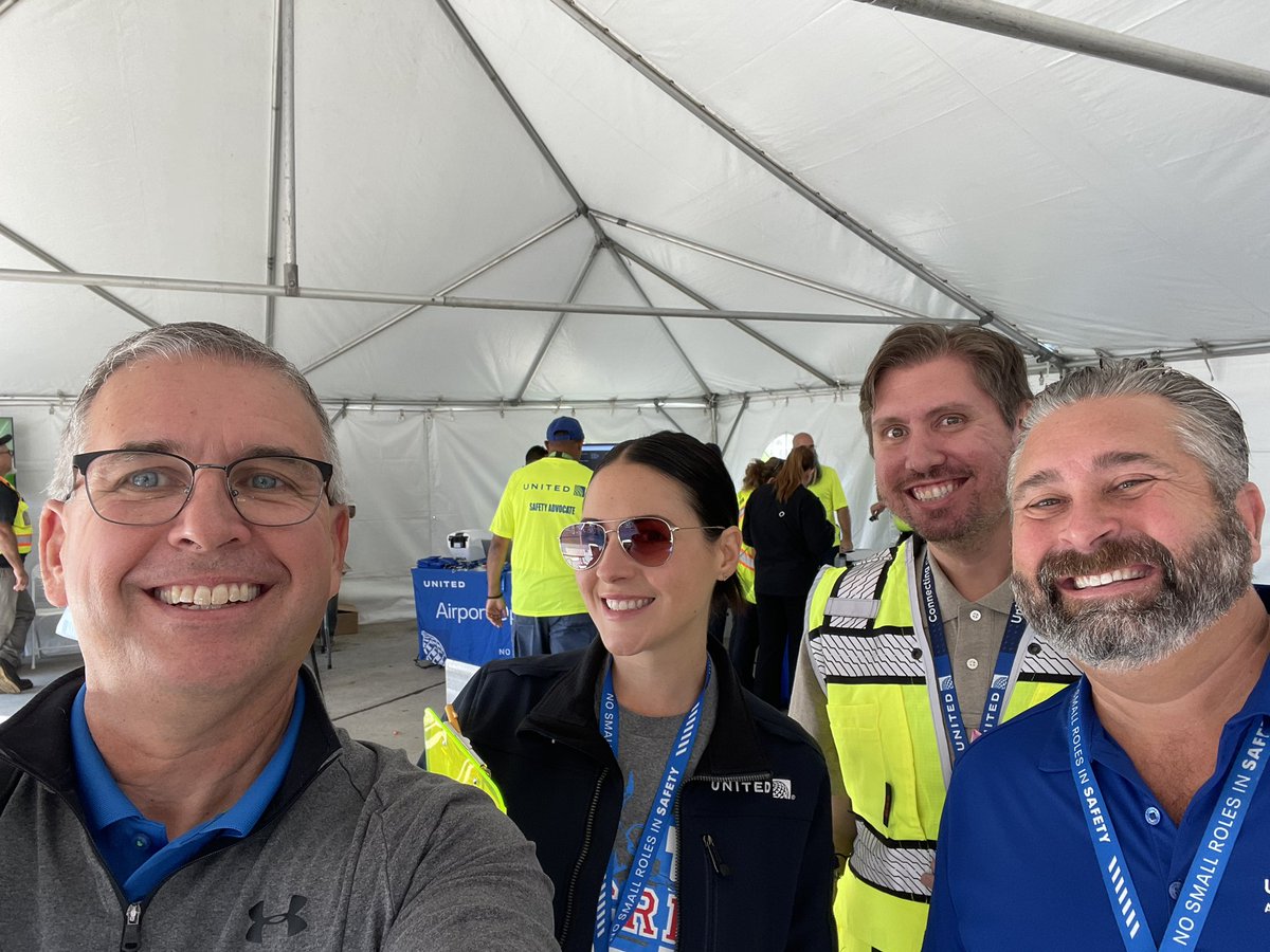 JohnK_UA's tweet image. Rise and shine. #EWRSafetyFair 🦺 and  🍔 🔥 . @EWR_AOsafety1 ready to go with safety swag and #WhyIWorkSafe badges. Come meet the #SafetyAdvocates @DJKinzelman @MikeHannaUAL @kennyjets67 @AOSafetyUAL