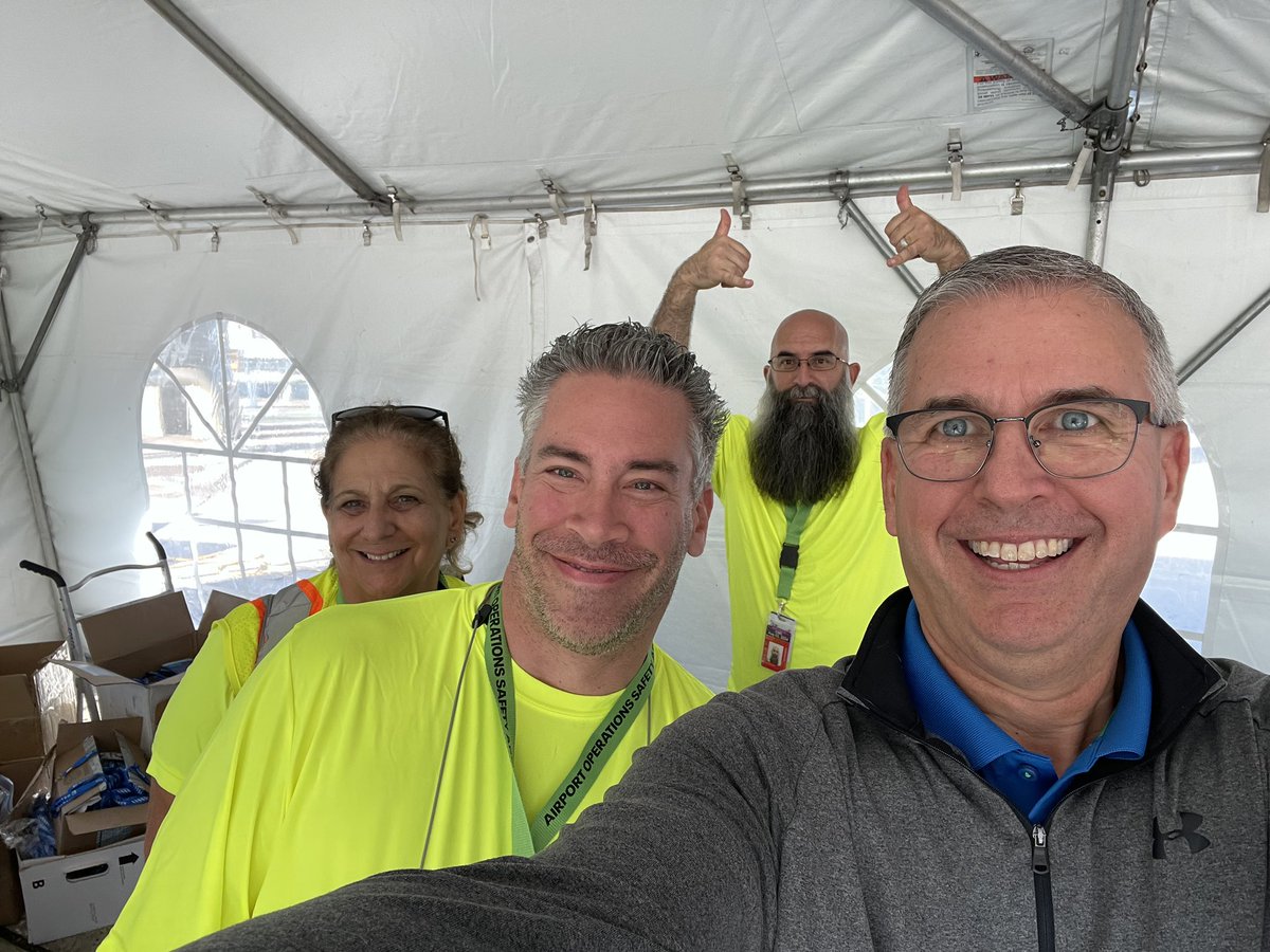 JohnK_UA's tweet image. Rise and shine. #EWRSafetyFair 🦺 and  🍔 🔥 . @EWR_AOsafety1 ready to go with safety swag and #WhyIWorkSafe badges. Come meet the #SafetyAdvocates @DJKinzelman @MikeHannaUAL @kennyjets67 @AOSafetyUAL