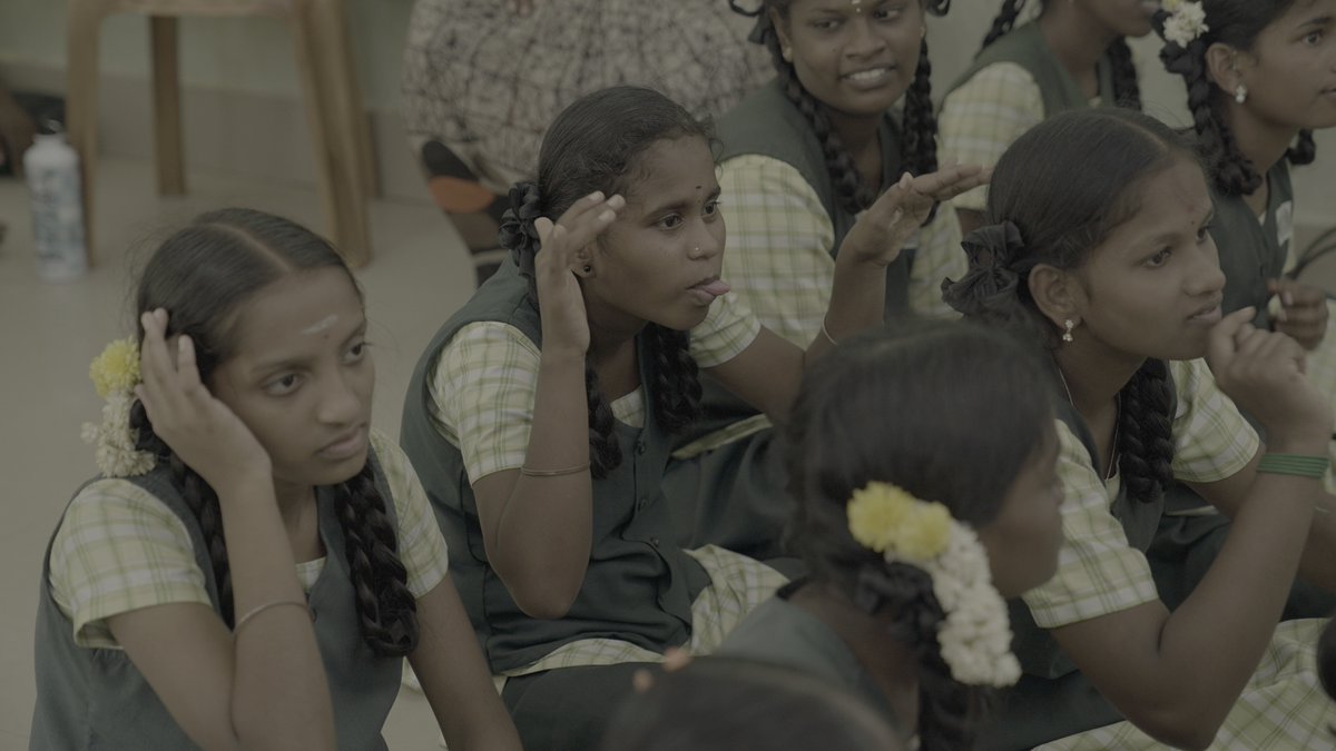 TSapthotharan's tweet photo. The event at Dr. MGR School showcased the power of non-verbal communication through a special screening of a silent movie featuring Charlie Chaplin. 🎥 #byjus #silentmovie #communication   https://t.co/ruJd9uEDVf https://t.co/9qfUgEV9TC