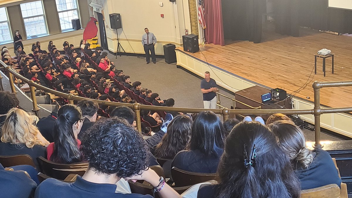KHS_MediaCenter's tweet photo. Chris Herren delivered a powerful message about addiction to KHS students. https://t.co/erdakzfk2C