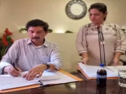 IANSKhabar's tweet image. झारखंड में पावर ब्रोकर विशाल चौधरी ने आईएएस राजीव अरुण एक्का के साथ मिलकर किया 200 करोड़ का भ्रष्टाचार

#Jharkhand #VishalChaudhary #RajeevArunEkka

Read: hindi.ianslive.in/200--202310041…