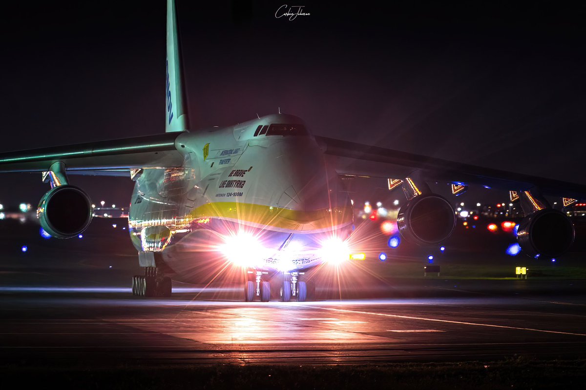 Night perfection of An-124-100. Credit: CalgaryArrivals