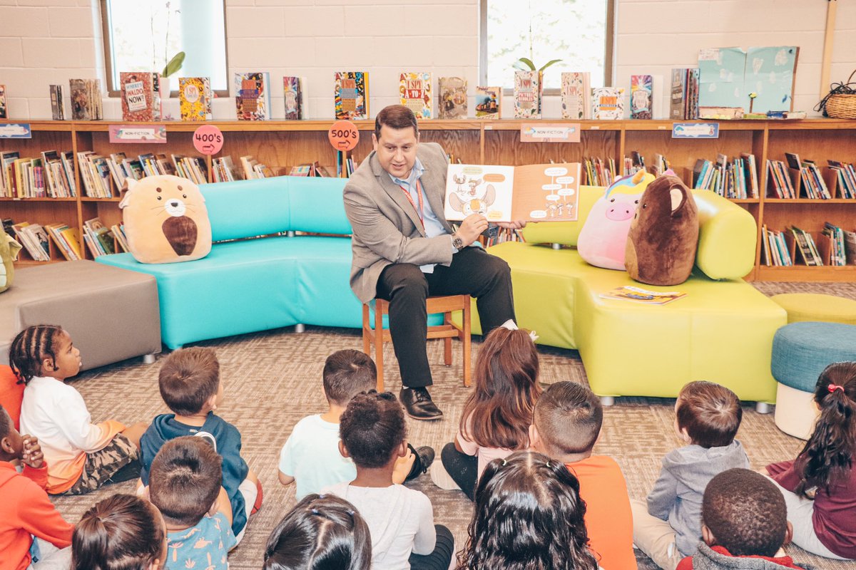 GCSS_GEA's tweet photo. Our Superintendent, Dr. Williams, came to read to our Pre-K students this morning! We Love Georgia Pre-K Week! https://t.co/PWiE2SzKCk