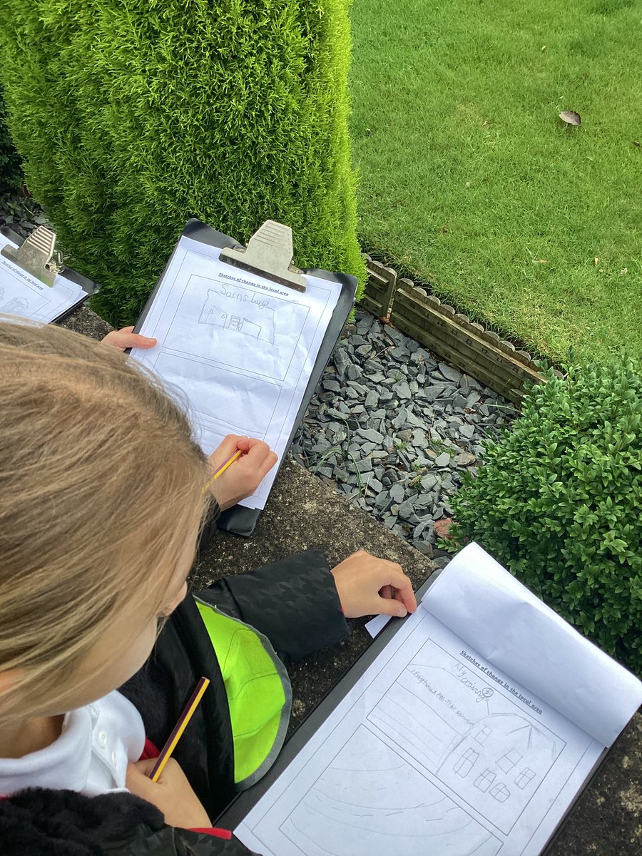 MoorlandsHudds's tweet image. 5S were amazing on our local walk! Miss Stephenson is very proud of you all! We noticed lots of changes over the last 150 year including Sainsbury’s and the M62. #MPSYear5 #MPSGeography