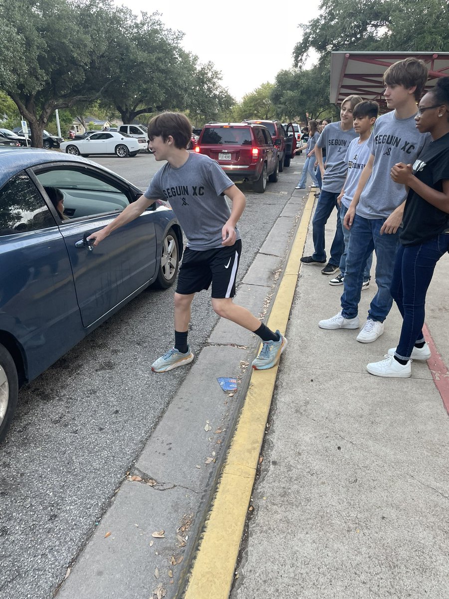 CoachWells_SHS's tweet photo. Seguin XC started our morning off right opening car doors and greeting students at Jefferson Elementary! Let’s go Matadors! 🫶🏼@SeguinISD @SeguinHSTx https://t.co/t3VPpg1241