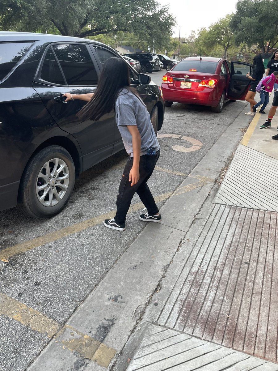 CoachWells_SHS's tweet photo. Seguin XC started our morning off right opening car doors and greeting students at Jefferson Elementary! Let’s go Matadors! 🫶🏼@SeguinISD @SeguinHSTx https://t.co/t3VPpg1241