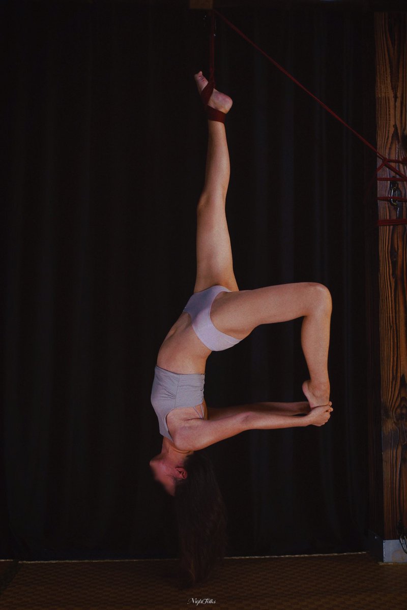 LumenNight's tweet photo. 【Spinning 】
看世界在你的足尖旋转
Rope @LumenNight 
📷 @LumenNight  @woshihuih 
Girl 小喵 https://t.co/S5uFbdNFvP