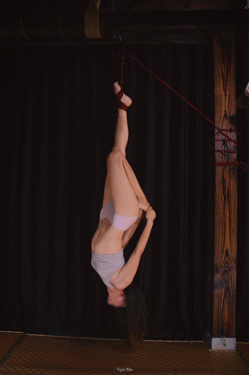 LumenNight's tweet photo. 【Spinning 】
看世界在你的足尖旋转
Rope @LumenNight 
📷 @LumenNight  @woshihuih 
Girl 小喵 https://t.co/S5uFbdNFvP