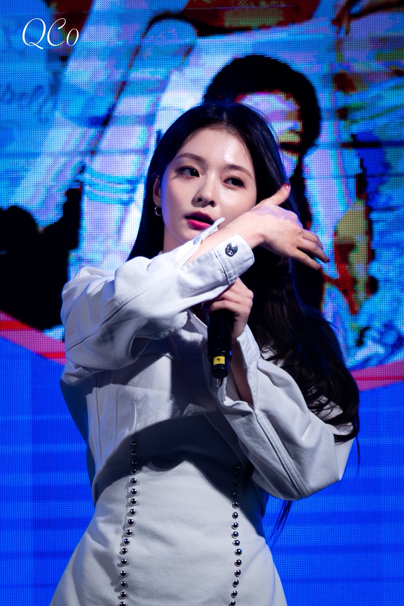QC00514's tweet photo. 230923 포천 청년축제 이나경 HQ 

fascinating🫢

 #fromis_9 #프로미스나인 #이나경 #blossomlng_0 #menow #Unlock_My_World #포천_청년축제 https://t.co/j8ZqOHH9TS