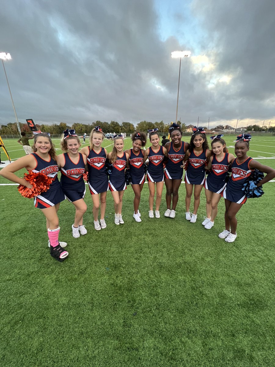 BainesCheer's tweet photo. Rain or shine we support our longhorns all the time! https://t.co/a4cmc7ZrU2