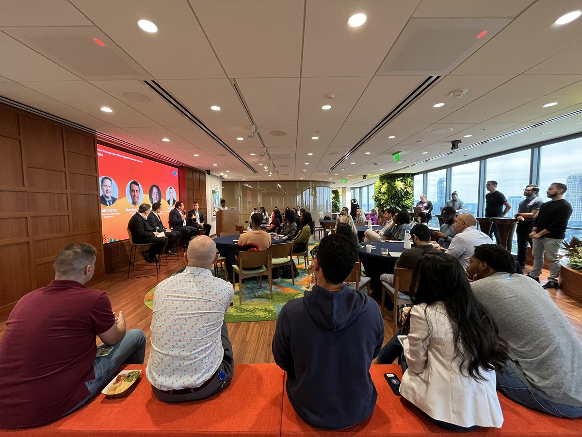 jackiedavissays's tweet photo. #Latinoforce celebrates #HispanicHeritageMonth @Salesforce!
#Latinx music, food and insights from @Delta & @UPS leaders on ‘#BRGs Driving Success’.
#RepresentationMatters! Gracias to all leaders, allies and our dedicated #Atlanta team. 🙌
-
#LatinxInTech #Diversity #Inclusion https://t.co/X849bpB6v9