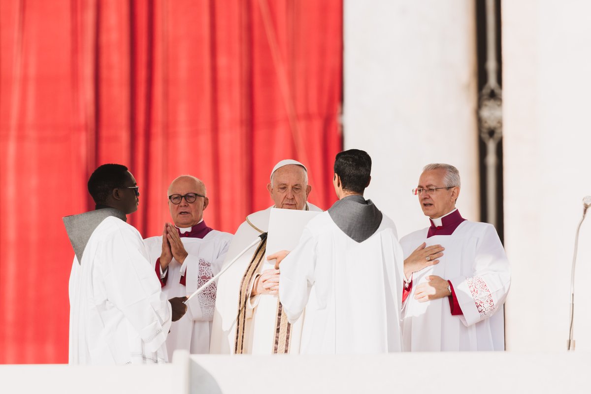 The Synod, dear brothers and sisters, is not a parliament. The Holy Spirit is the protagonist. We are not here to form a parliament but to walk together with the gaze of Jesus, who blesses the Father and welcomes those who are weary and oppressed. - @Pontifex @synod_va @Vatican