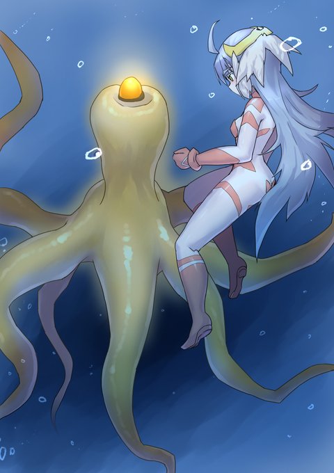 天使の日らしいので天使モチーフのうちの子、巨大変身少女セラフが水中で戦うイラストです 