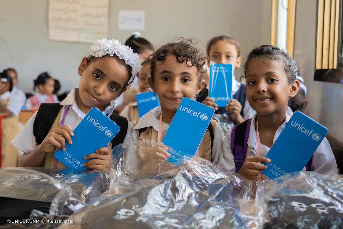 UNICEF_Yemen's tweet photo. #UNICEF started distributing the first batch of school bagπkits (200,000) to targeted #schools in several Yemeni governorates, which helps improve the learning conditions for students.
Thanks to the @WorldBank and @GPforEducation for funding the #REAL project. https://t.co/9GLFy4pKFg