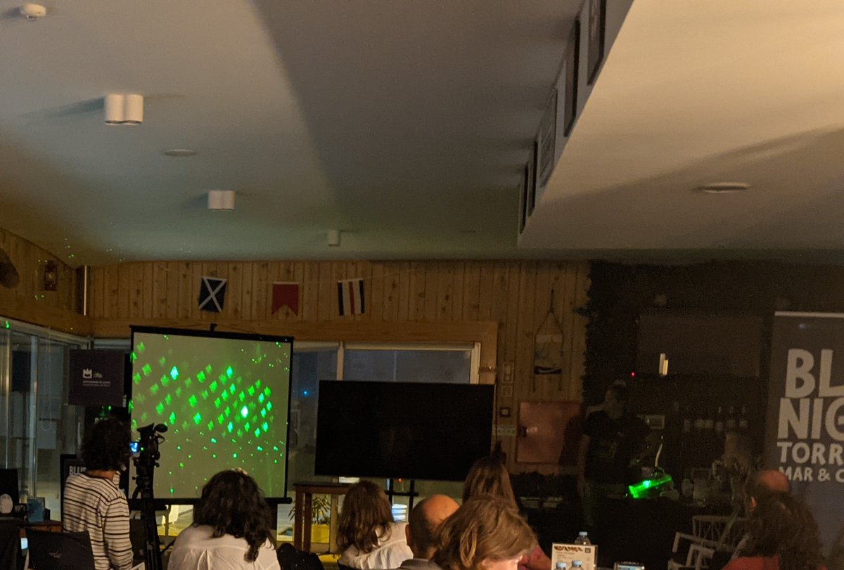 At the end of the Night, an interactive acoustic experience by mixing Music, Water &amp; Science! We could hear but also see the sound, with the help of the "Physics Show"! Thanks, Francisca &amp; Jorge! #BlueNightsEU #bluenightstorreira  
<a href="/UnivAveiro/">Universidade Aveiro</a>