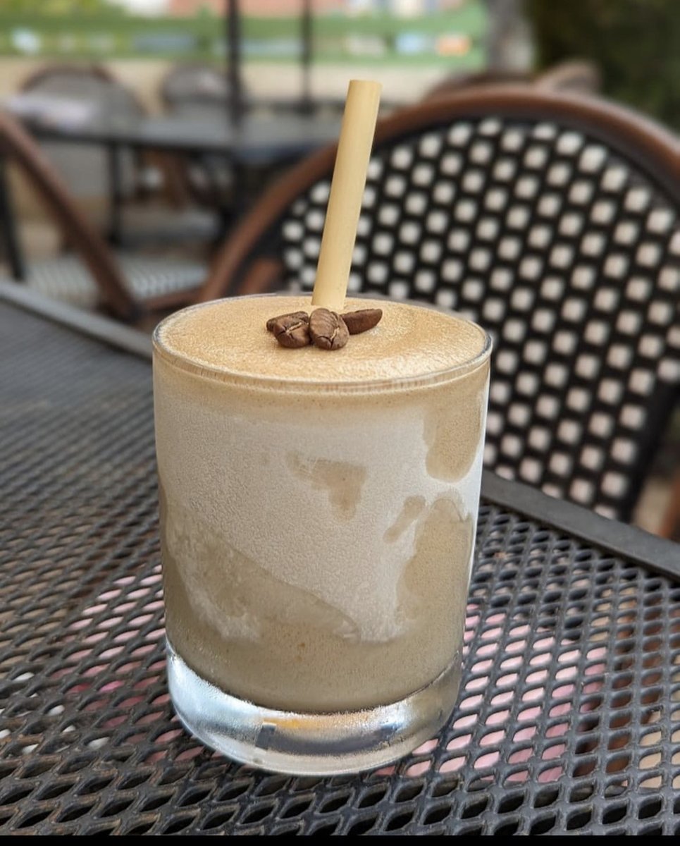 This ice-latte is one for the books! Our tall jumbo reed straws can be used with any thicker beverage and will add an element of class and sophistication!