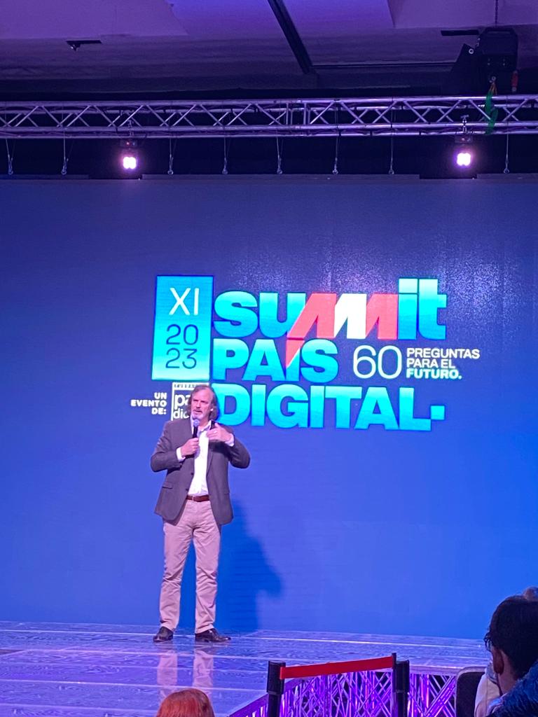 Corfo_RM's tweet photo. Hoy miércoles continúan las actividades del #SummitFPD 2023 con interesantes charlas y paneles de conversación en torno a los desafíos digitales del futuro. Ayer junto a @gloriamoya_cl directora regional acompañamos a nuestro VPE de @Corfo en este evento internacional🚀 https://t.co/3cirwtJjaG