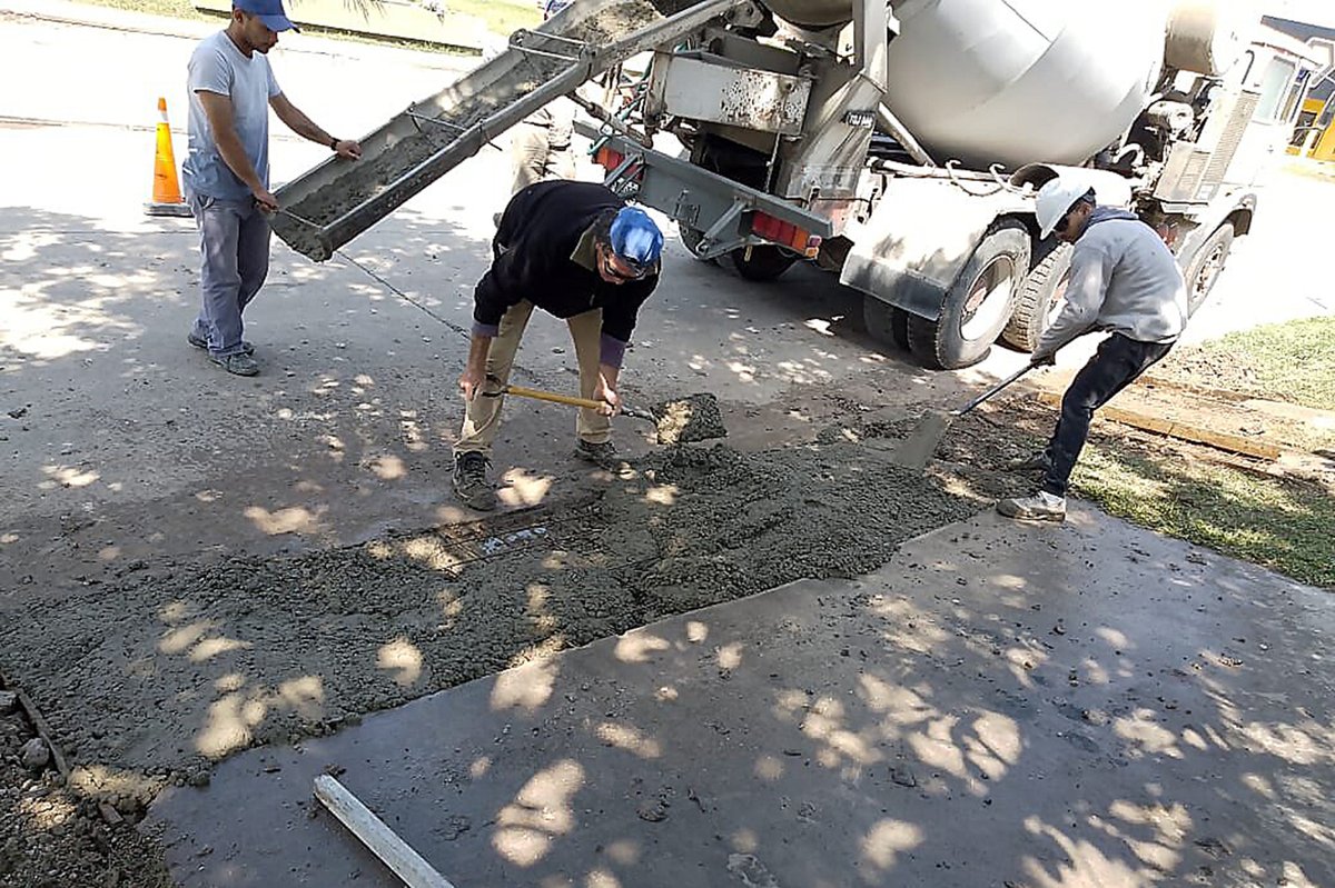 ObrasRios's tweet photo. ✅ La obra de sustitución cloacal en #Cerrito, depto #Paraná, alcanzó el 40% de ejecución.

⚒️ Consiste en el reemplazo de 1115 conexiones domiciliarias externas y la construcción de 186 nuevas bocas de registro y 28 bocas de desobstrucción, todas ellas sobre las nuevas cañerías. https://t.co/xjFC5NEBzG