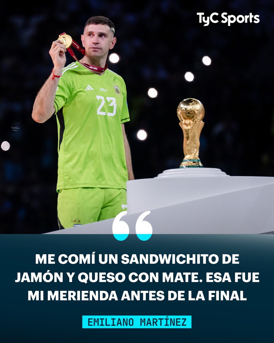 TyCSports's tweet photo. LA VERDADERA MERIENDA DE CAMPEONES 🥪🧉

Dibu Martínez reveló que durmió tres horas de siesta el día de la final del Mundial en Qatar y antes del partido merendó "un sandwichito de jamón y queso con mate".

🎙️ TV Pública https://t.co/YzmgWRnAUC
