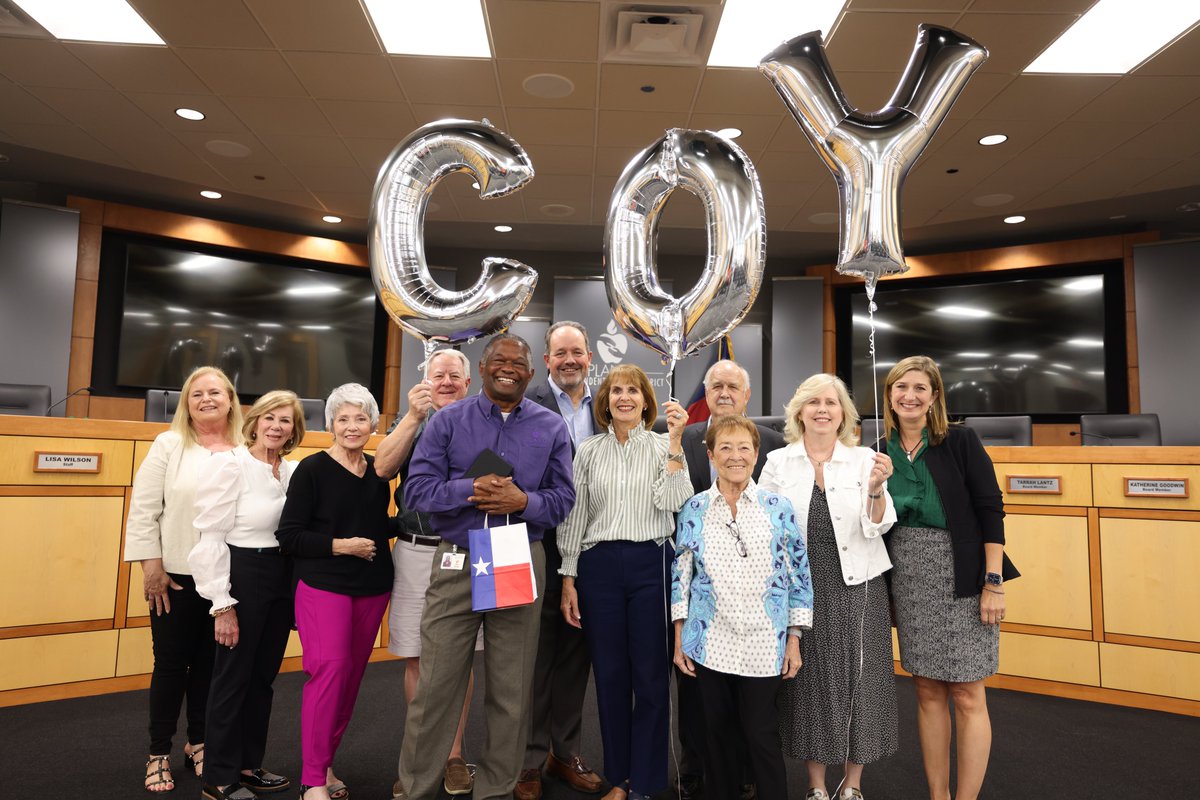 🎉The <a href="/PlanoTXChamber/">PlanoChamber</a> named James Thomas their 2023 Citizen of the Year! James has deeply woven himself into the heart of Plano as a teacher, coach &amp; other important roles. He's currently the McKinney-Vento/Foster Care Liaison &amp; Community Services Coordinator.
#LevelUpPlanoISD