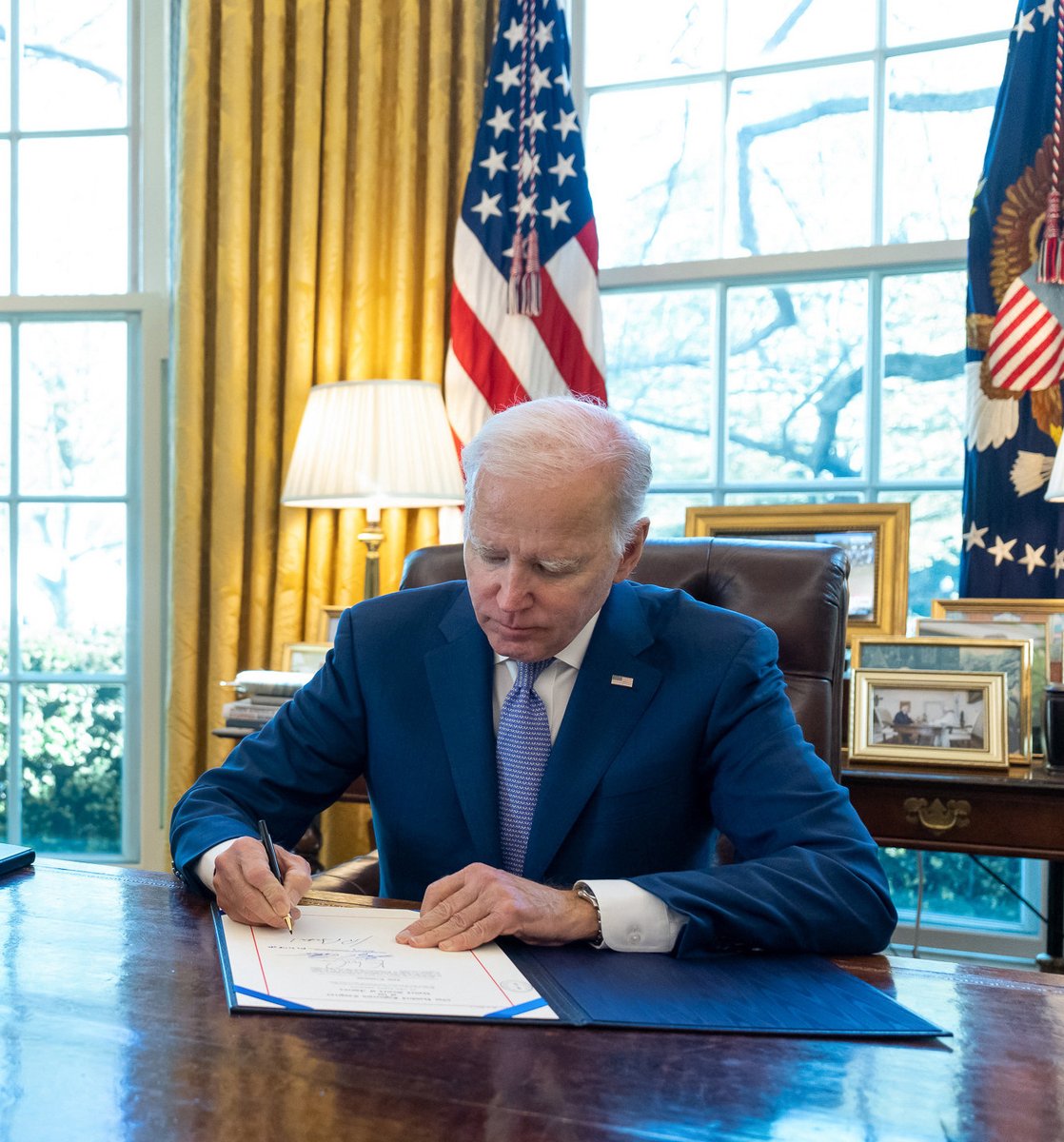 Democrats tweet media