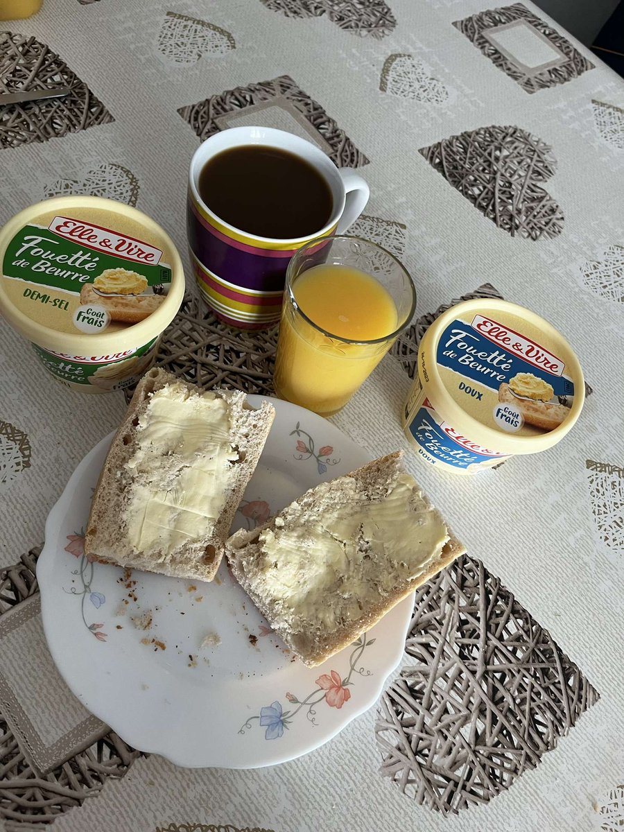 dan02100's tweet photo. Au petit déjeuner spécialité de beurre et crème, léger et facile à tartiner #elleetvire #fouettedebeurre #nouvellesensationdumatin https://t.co/BPPRRQ5srX