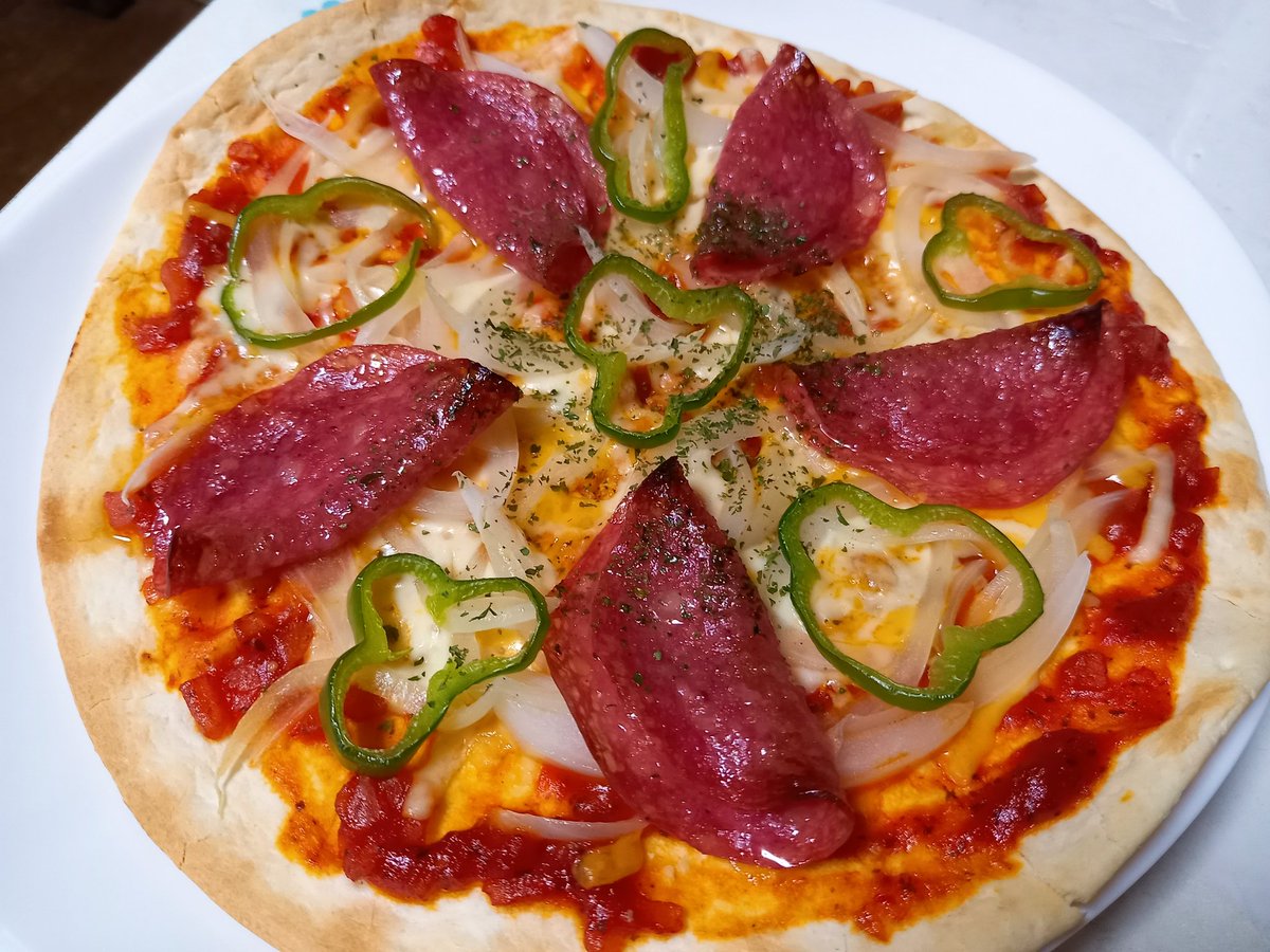 bgakm's tweet photo. 思いつき第2弾👩🍳
📎具沢山★サラミピザ🍕
ワイン飲みたくなる🍷✨
ご参考に😆👍
#お家ごはん #akiskitchen
#楽天レシピ #rakutenレシピ
#cooking #料理 #簡単 #適当
元 #食品科 #イタリアン #サラミ
#トマト #チーズ #野菜 #ピザ https://t.co/rURhaaQArs