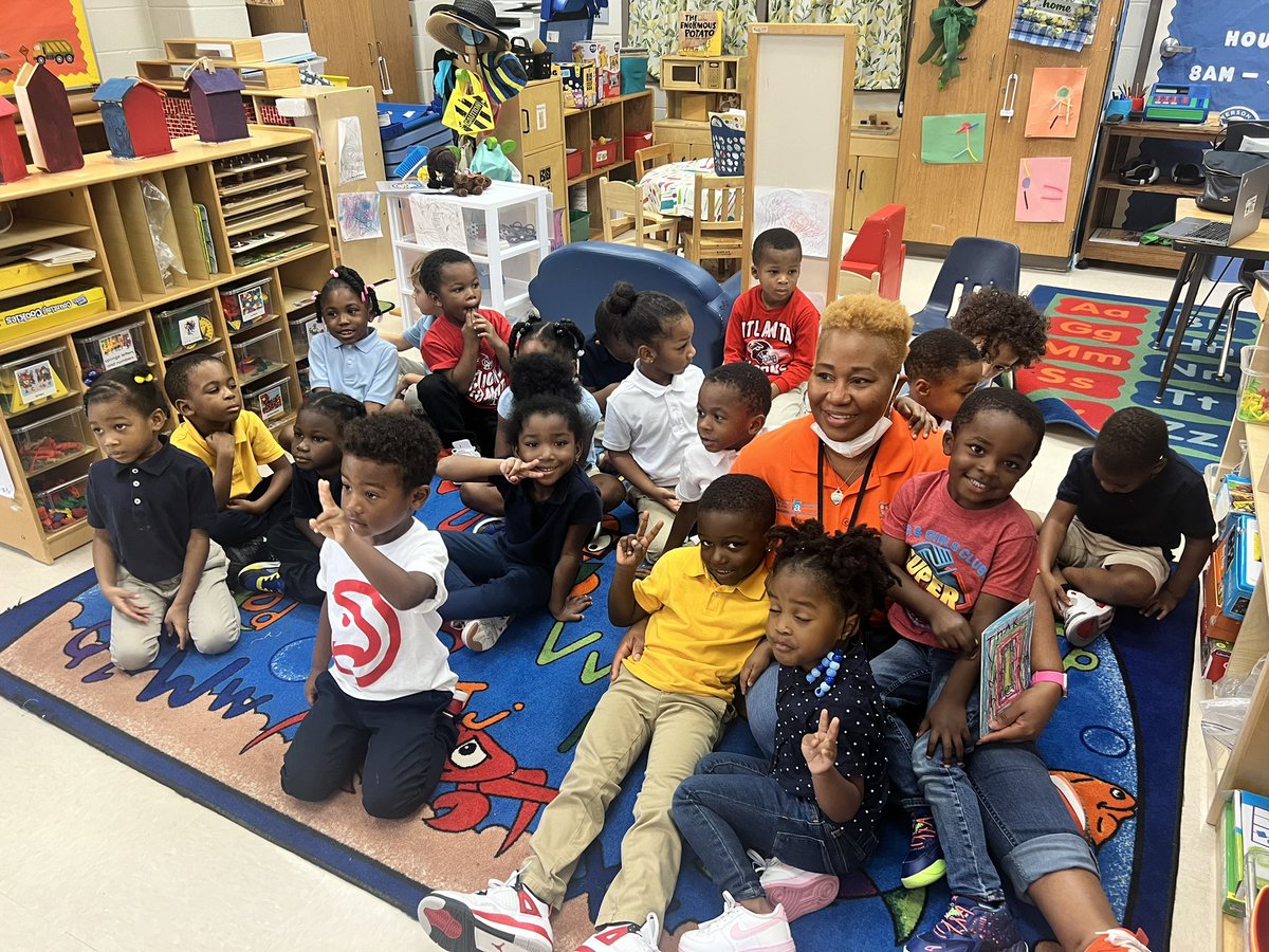 PetraTrimble7's tweet photo. What an amazing time being the mystery reader @ Perkerson Elementary for “Pre-week” I learned all about community helpers! https://t.co/Ggw3PAh7vb